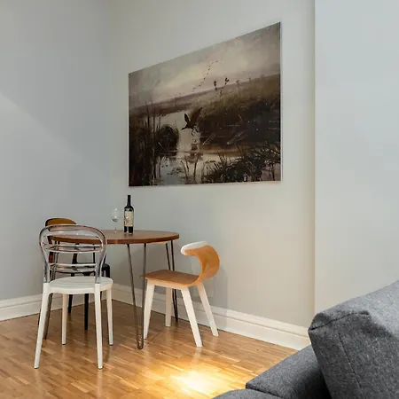 Chelmonskiego 8-02 By Farkas شقة