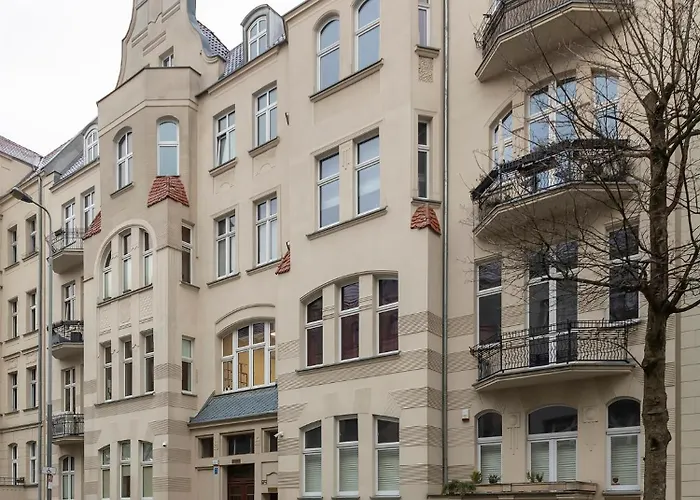 Chelmonskiego 8-02 By Farkas